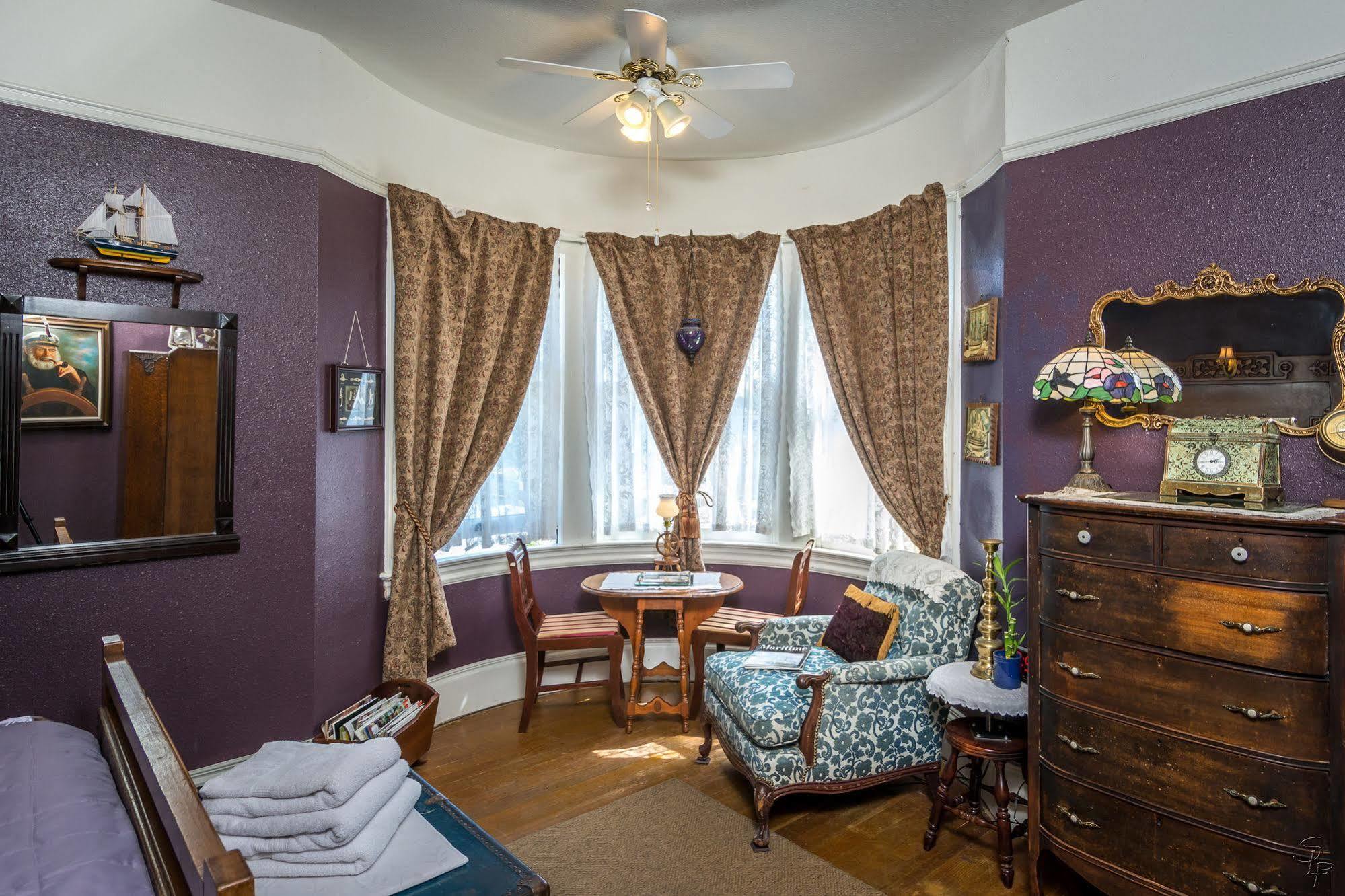 Joshua Inn Bed & Breakfast 홀리스터 외부 사진